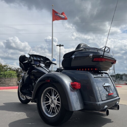 2021 Harley-Davidson® FLHTCUTG Tri Glide® Ultra GAUNT GRY 851563 thumb 0
