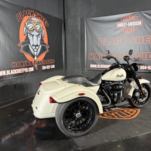 2023 Harley-Davidson® Freewheeler® FLRT thumb 3