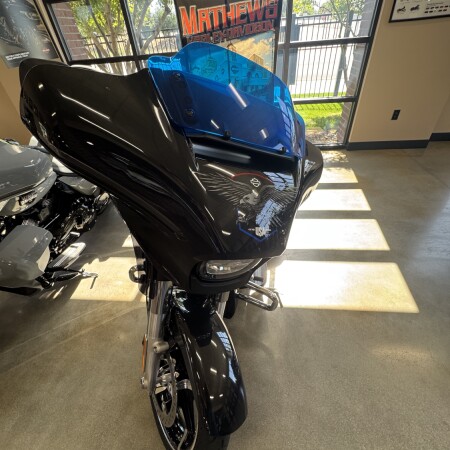 2026 Harley-Davidson® Street Glide® Midnight Ember Chrome Trim thumb 2