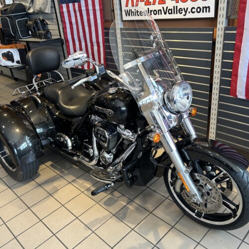 2017 H-D FLRT Freewheeler® 107ci thumb 2
