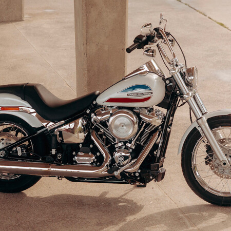 2026 FXD Harley-Davidson® Super Glide® White Onyx Pearl thumb 2