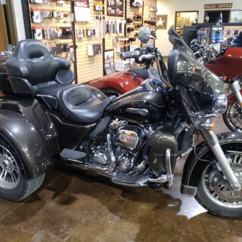 2020 Harley-Davidson® Tri Glide® Ultra River Rock Gray/Vivid Black thumb 2