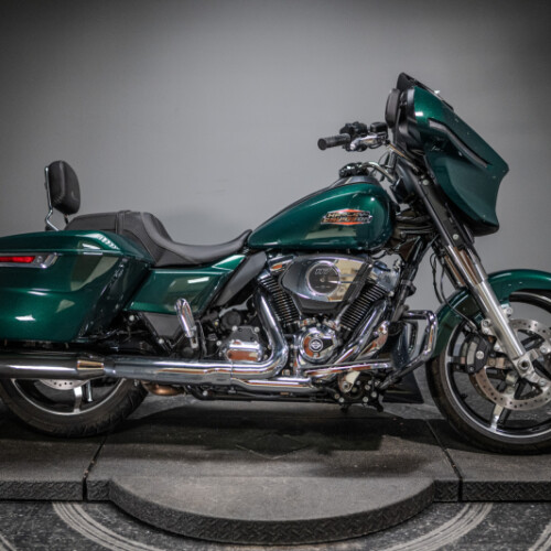 2024 Street Glide® (FLHX) thumb 3