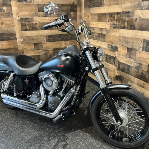 2016 Harley-Davidson® Street Bob® Black Denim FXDB103 thumb 3