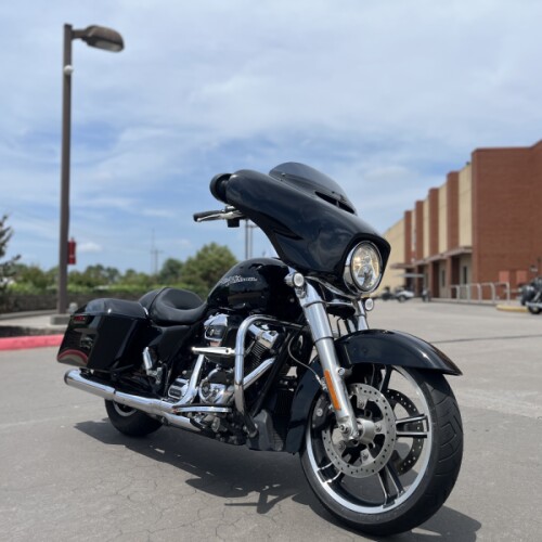 2019 Harley-Davidson® FLHX Street Glide® Vivid Black 680003 thumb 3