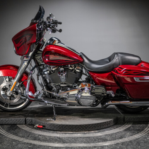 2017 Street Glide® Special (FLHXS) thumb 1