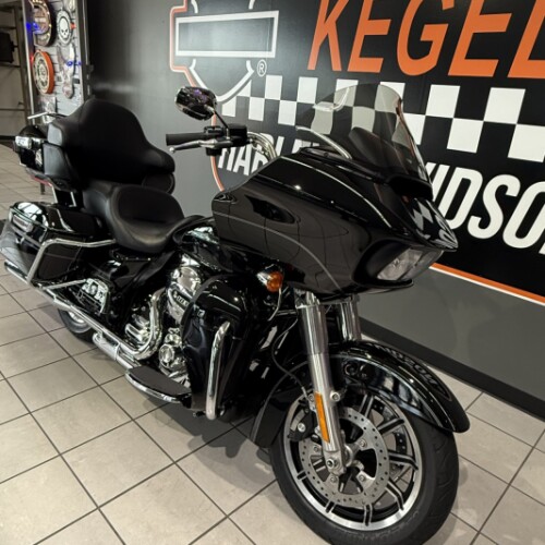 2016 Harley-Davidson® Road Glide® Ultra Vivid Black thumb 3