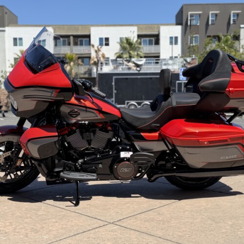 2026 Harley-Davidson® CVO Street Glide Limited Citrus Heat CVO Tri-Tone thumb 3