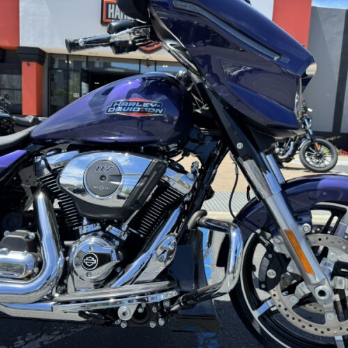 2026 Harley-Davidson® Street Glide® Purple Abyss Chrome Trim thumb 2