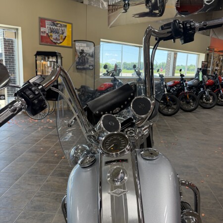 2019 Harley-Davidson® Road King® Barracuda Silver thumb 2