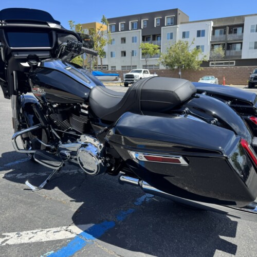 2026 Harley-Davidson® Street Glide® Vivid Black Chrome Trim thumb 1