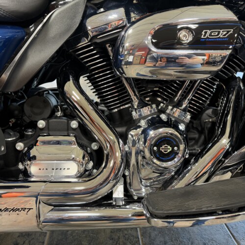 2018 Harley-Davidson® Ultra Limited LGNDBLUSNGL/BLK thumb 2