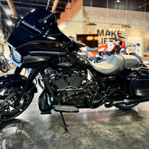 2026 Harley-Davidson® Street Glide® Vivid Black Black Trim thumb 2