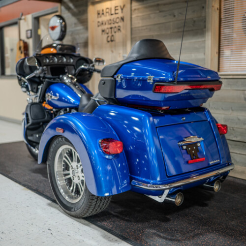 2024 Tri Glide™ Ultra (FLHTCUTG) thumb 1