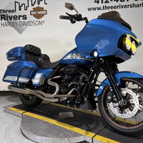 2023 Harley-Davidson® Road Glide® ST Fast Johnnie thumb 2