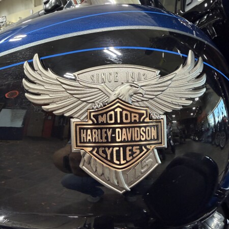 2018 Harley-Davidson® Ultra Limited LGNDBLUSNGL/BLK thumb 3