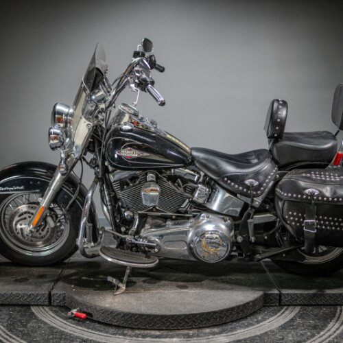 2011 Heritage Softail® Classic (FLSTC) thumb 2