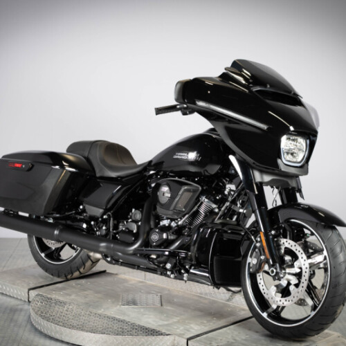 2026 Harley-Davidson® Street Glide® FLHX thumb 2