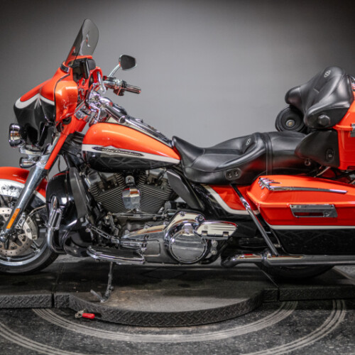 2012 CVO™ Ultra Classic® Electra Glide® (FLHTCUSE7) thumb 1