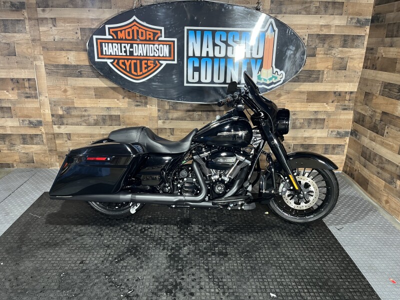 2017 Harley-Davidson® Road King® Special Vivid Black