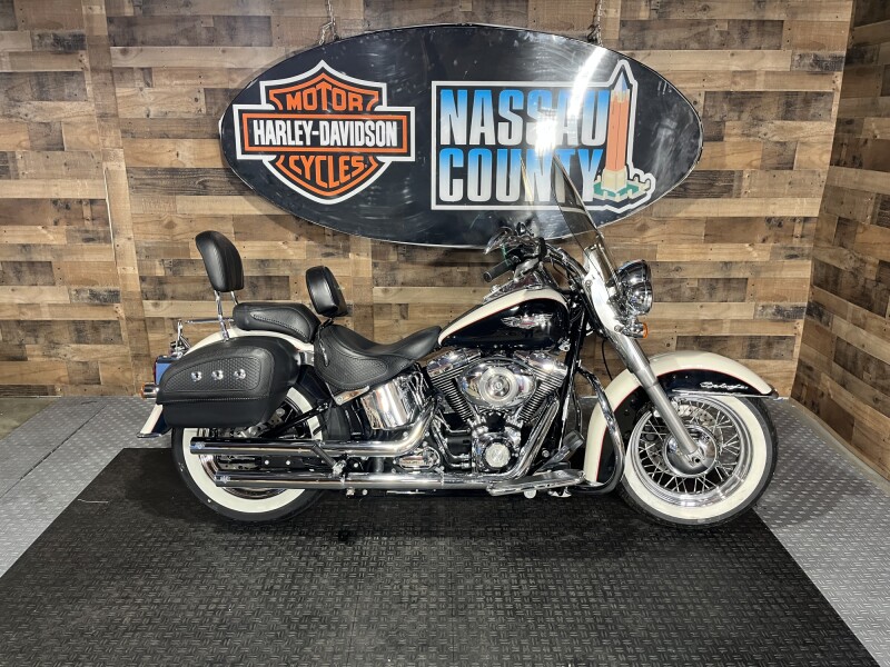 2011 Harley-Davidson® Softail® Deluxe Two-Tone Birch White/Midnight Pearl