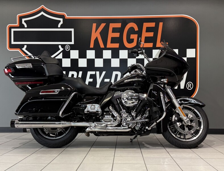 2016 Harley-Davidson® Road Glide® Ultra Vivid Black