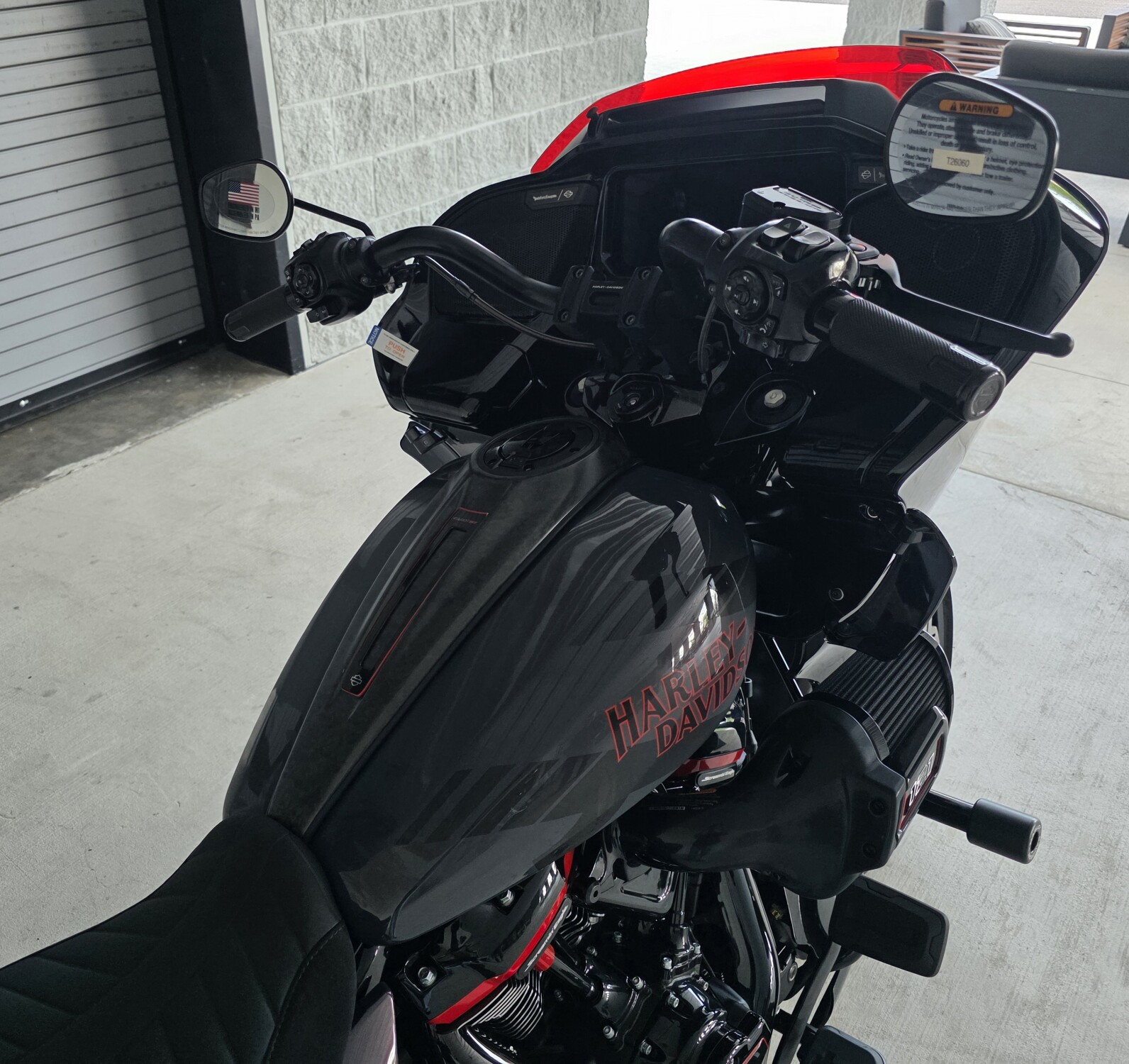 2026 Harley-Davidson® CVO Road Glide ST Inferno Gray, photo 6