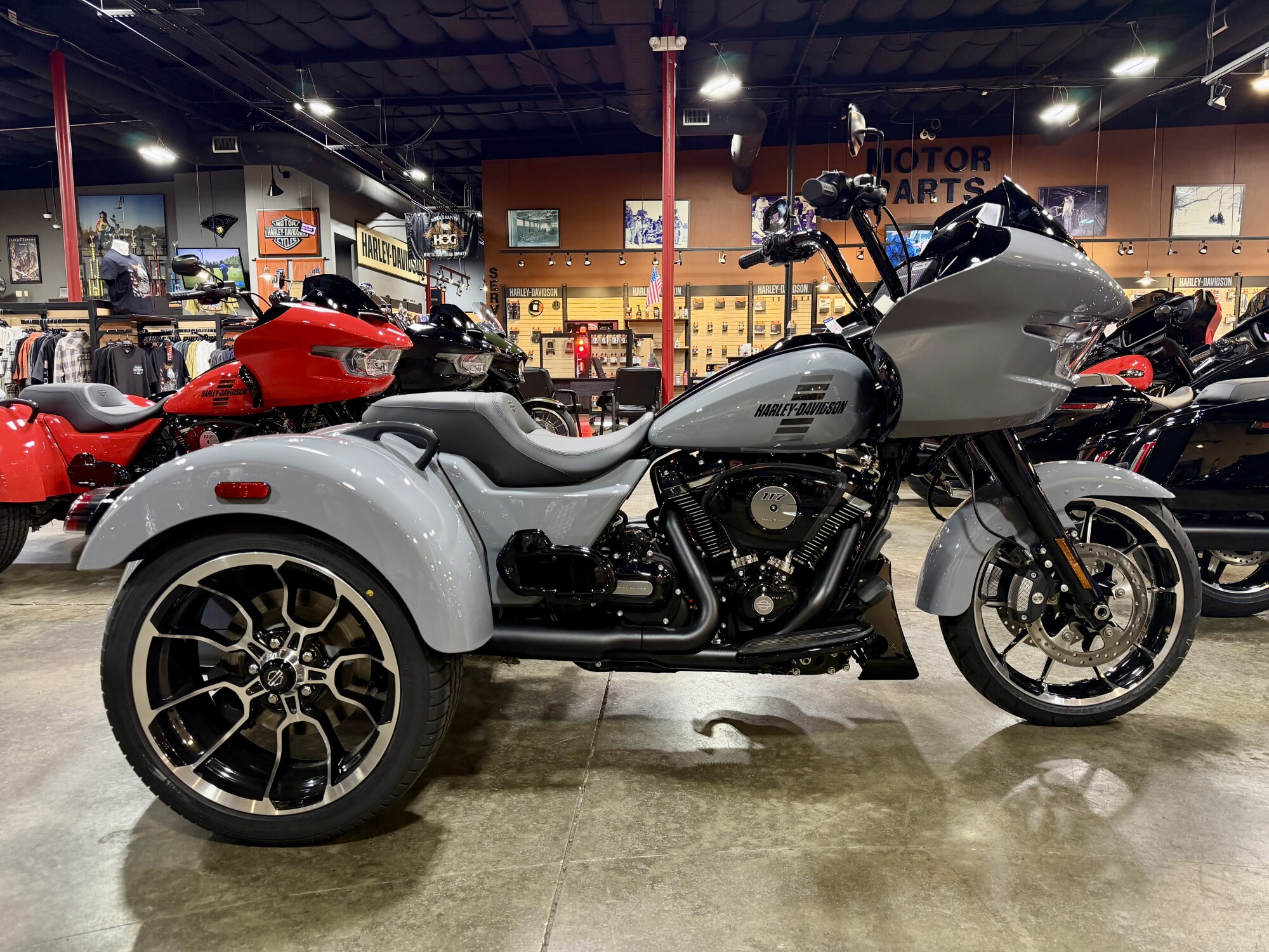 2026 Harley-Davidson® Road Glide 3 Dark Billiard Gray