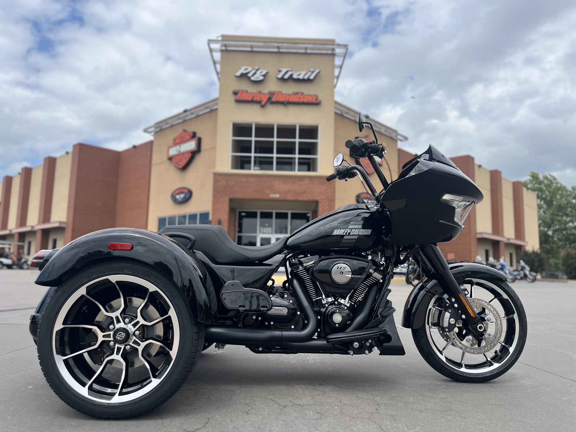 2026 Harley-Davidson® FLTRT Road Glide 3 Vivid Black