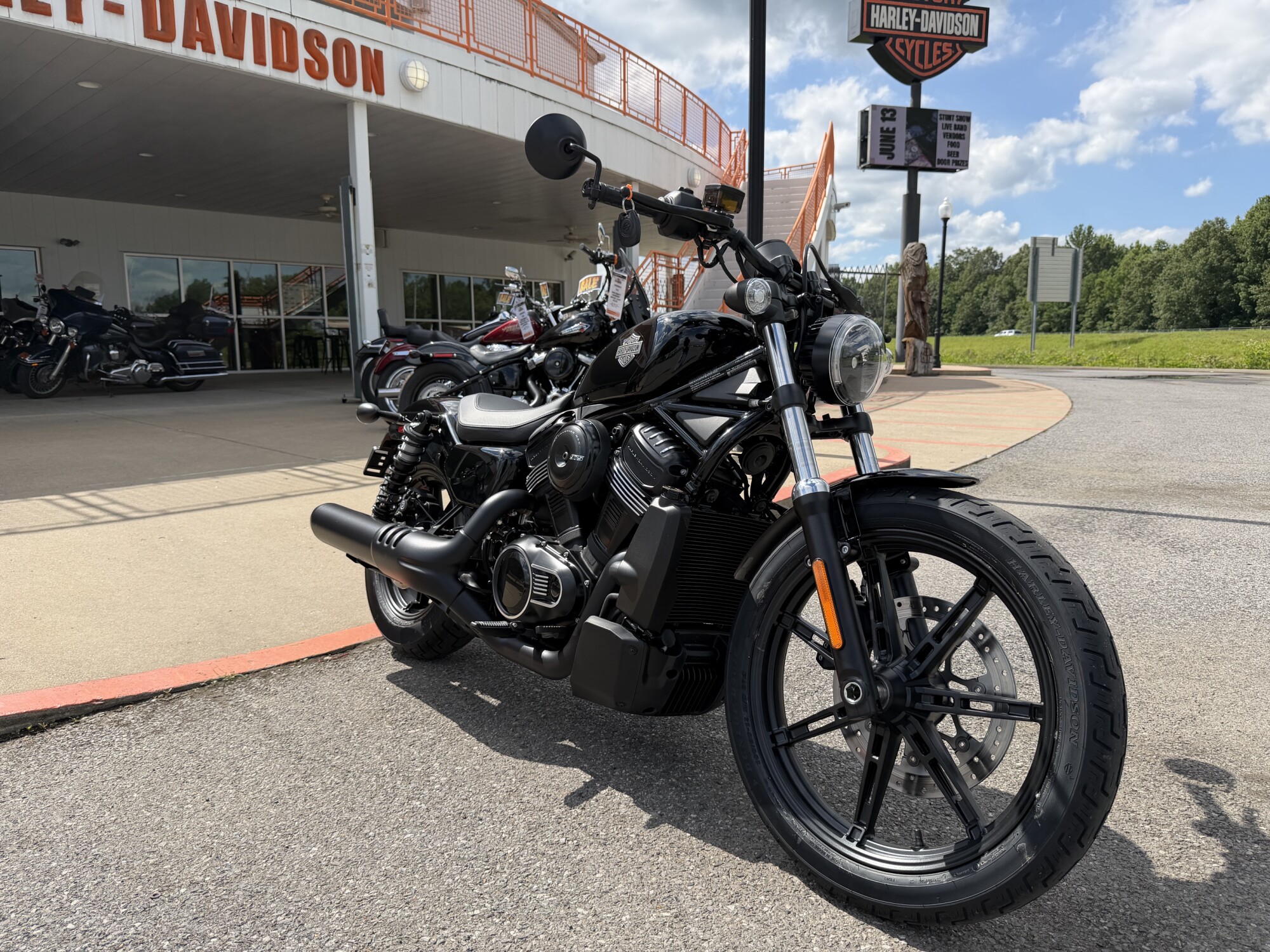 2026 Harley-Davidson® Nightster® Vivid Black Black Trim