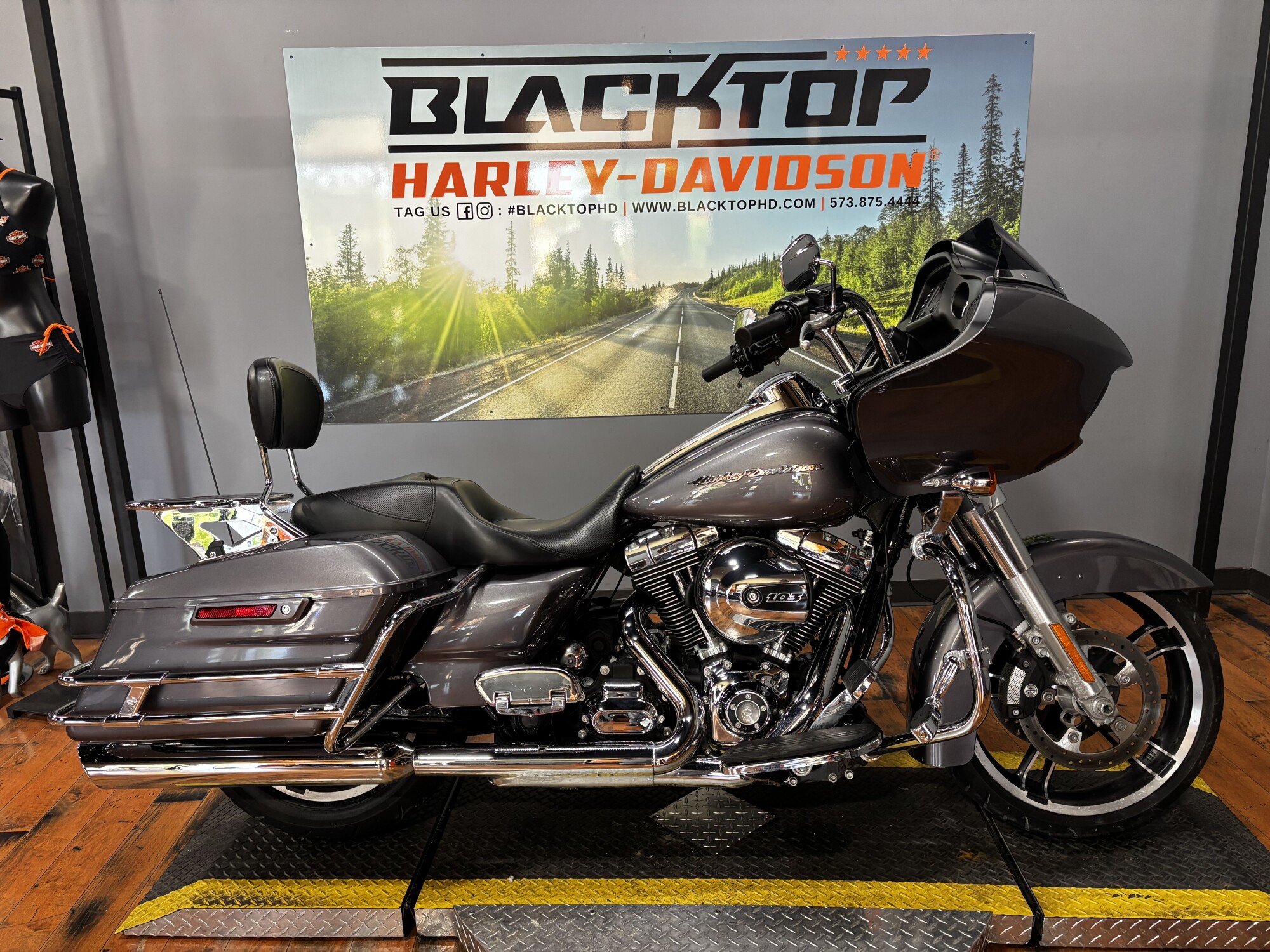 2016 Harley-Davidson® Road Glide® CHARCOAL PEARL
