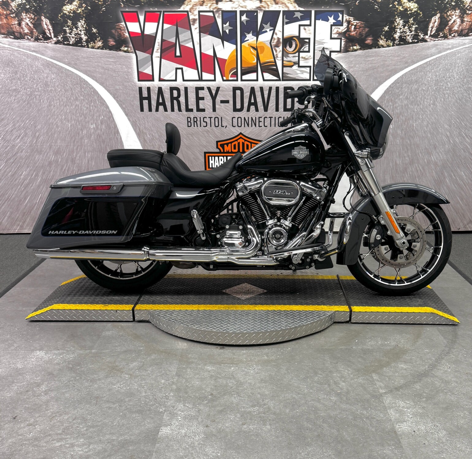 2021 FLHXS Street Glide® Special
