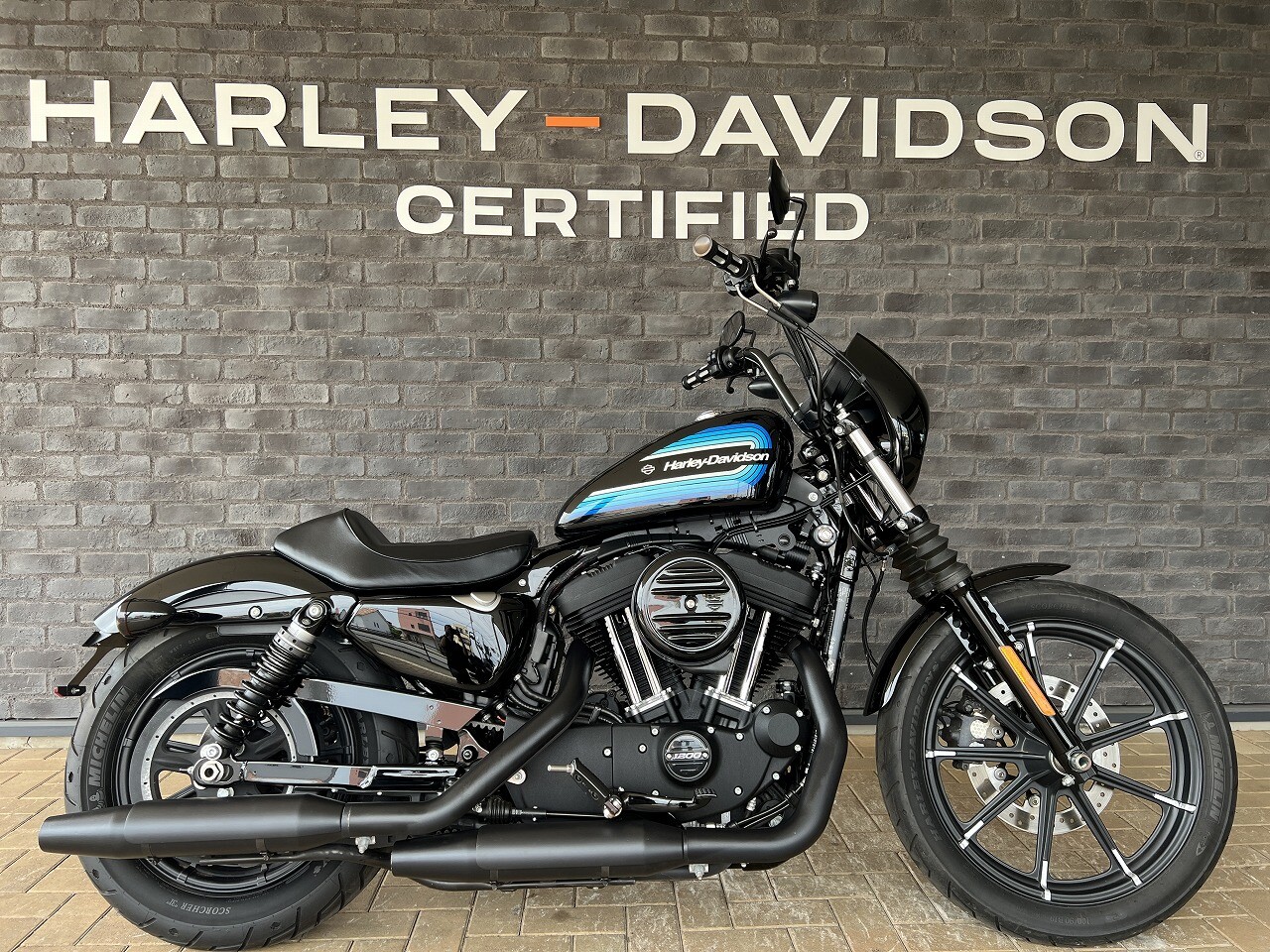 2018 Harley-Davidson® Iron 1200™ Vivid Black