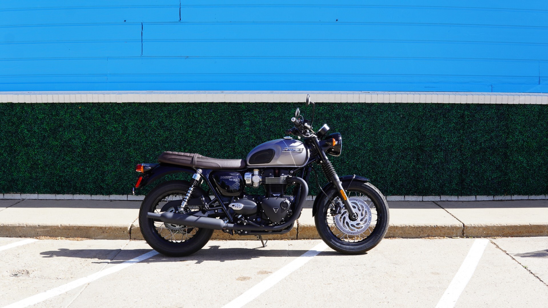 2025 Triumph Bonneville T120 Black