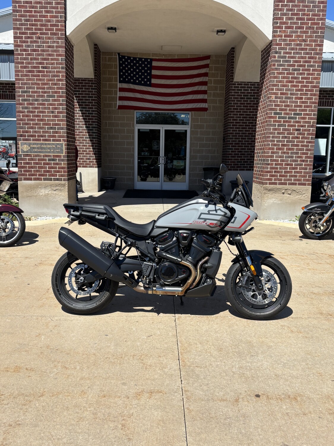 2025 Harley-Davidson® Pan America® 1250 ST Billiard Gray