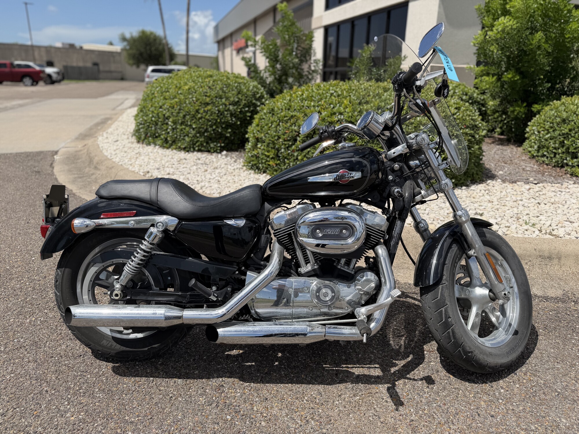 2012 Harley-Davidson® 1200 Custom BLACK W/ PINSTRIPE