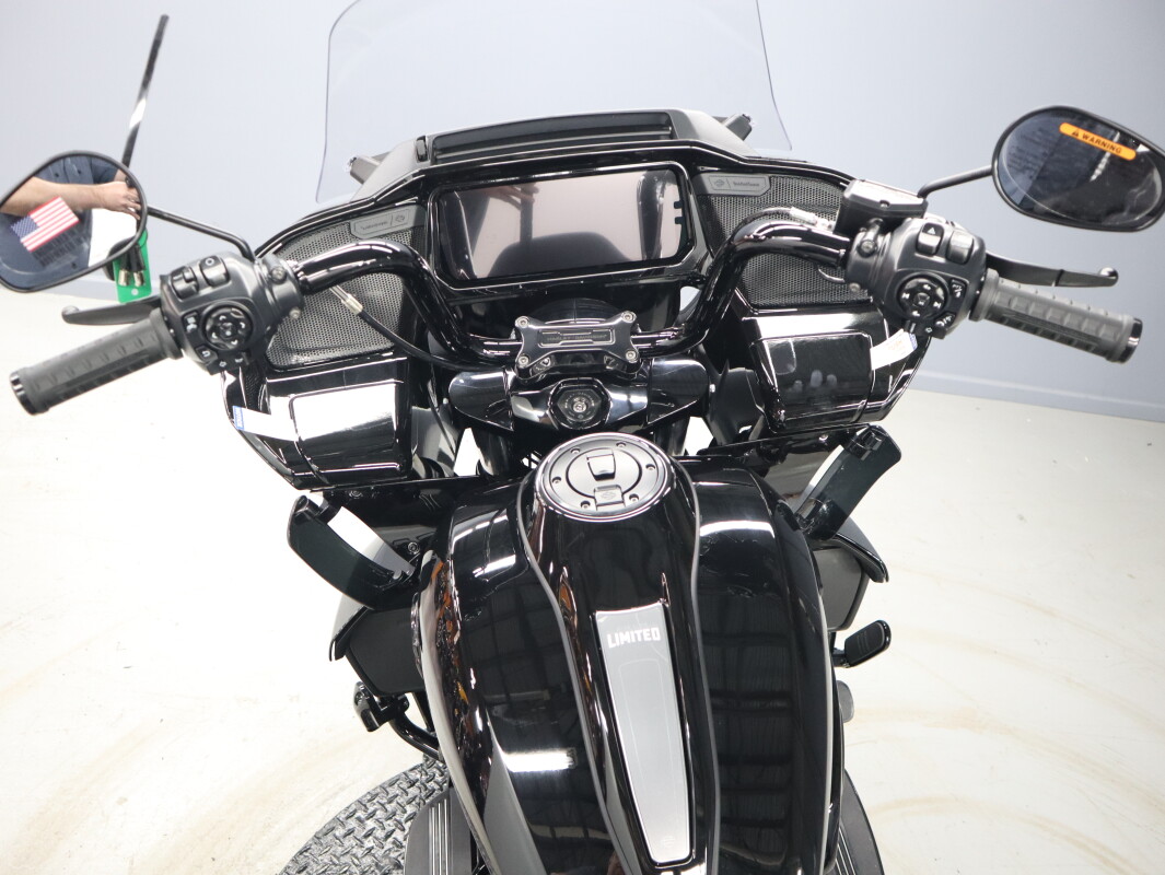 2026 Harley-Davidson® Road Glide Limited FLTRXL, photo 9