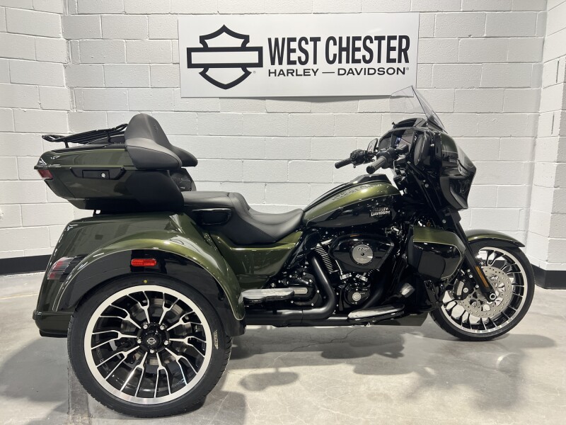 2026 Harley-Davidson® Street Glide 3 Limited Olive Steel Metallic / Vivid Black FLHTL