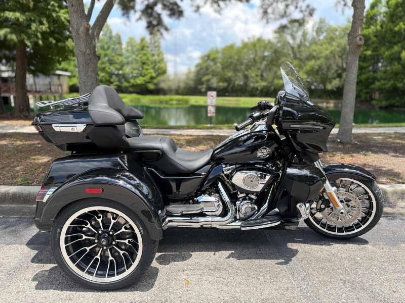 2026 Harley-Davidson® Street Glide 3 Limited Vivid Black Black Trim