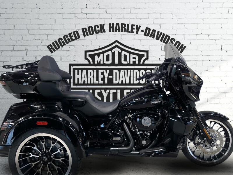 2026 Harley-Davidson® Street Glide™ 3 Limited Vivid Black Black Trim