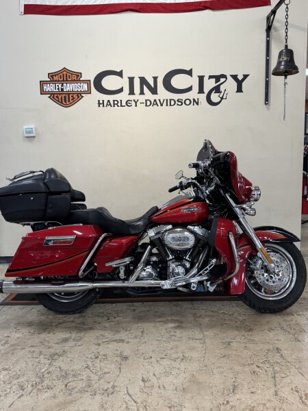  2007  Harley-Davidson CVO Electra Glude Ultra Classic FLHTCUSE2
