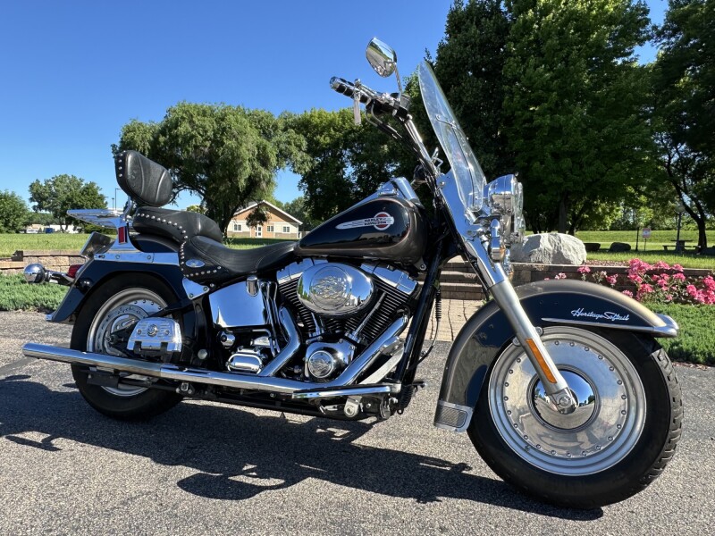2004 Harley-Davidson® Heritage Softail® Classic Two-Tone Smokey Gold and Vivid Black