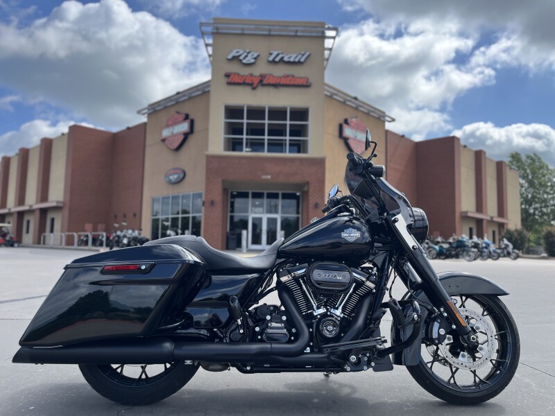 2025 Harley-Davidson® FLHRXS Road King® Special Vivid Black 615335