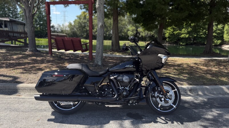 2026 Harley-Davidson® Road Glide® Vivid Black Black Trim