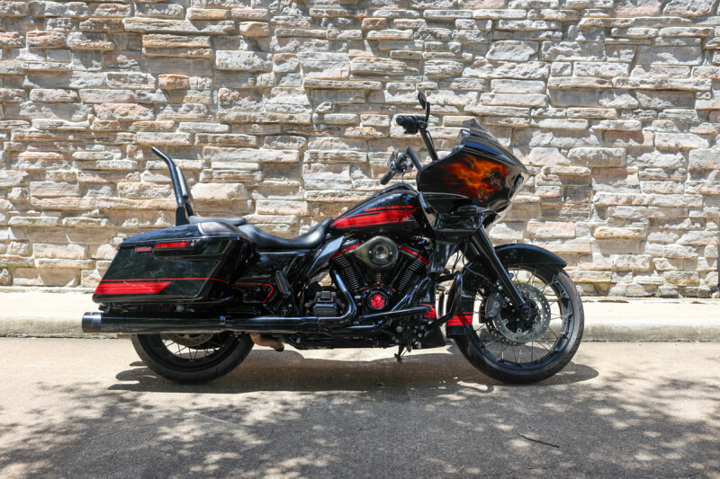 2021 Harley-Davidson® CVO™ Road Glide® Black Hole