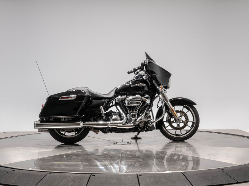2021 HARLEY-DAVIDSON FLHX STREET GLIDE in Vivid Black