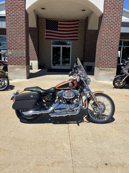2008 Harley-Davidson® 1200 Custom 105th Anniversary Edition 105th Anniversary Copper Pearl & Vivid B