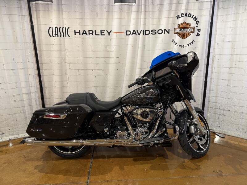 2026 Harley-Davidson® Street Glide® Midnight Ember Chrome Trim
