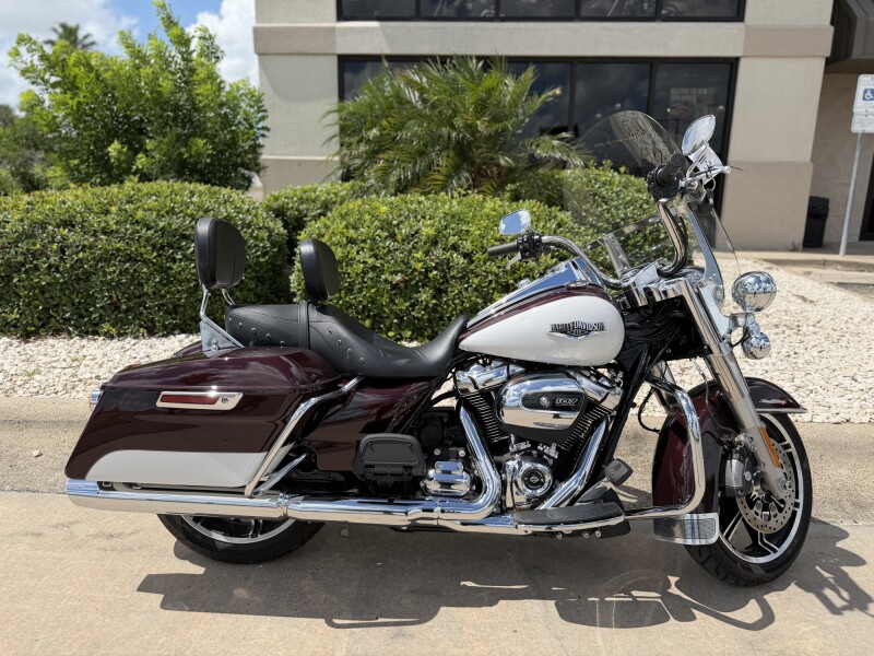 2021 Harley-Davidson® Road King® Midnight Crimson & Stone Washed White Pearl