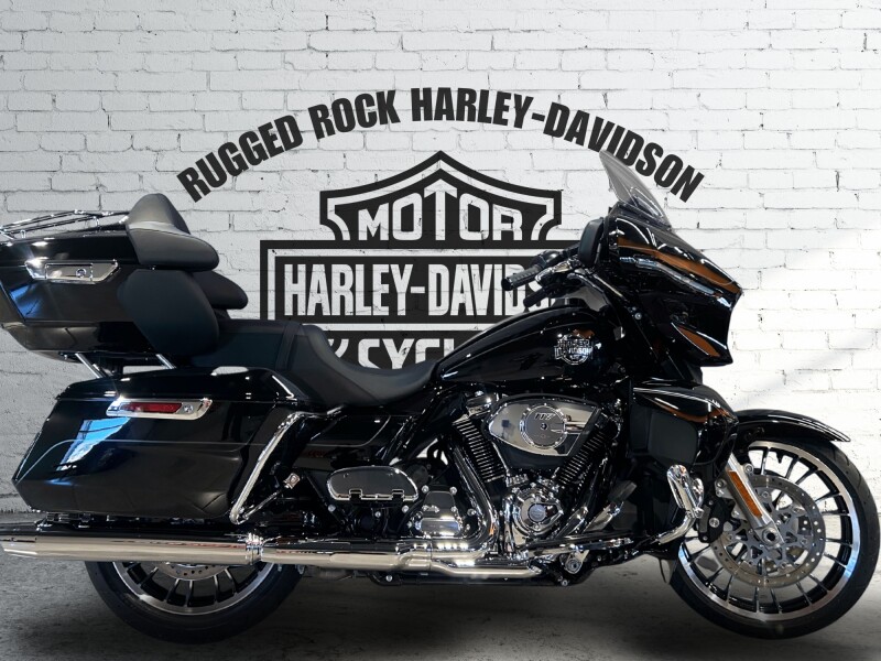 2026 Harley-Davidson® Street Glide Limited Vivid Black Chrome Trim